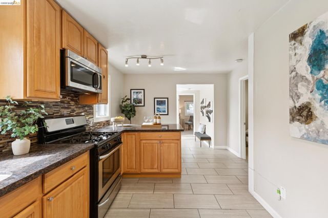 1983 38Th Ave, Oakland, CA 94601