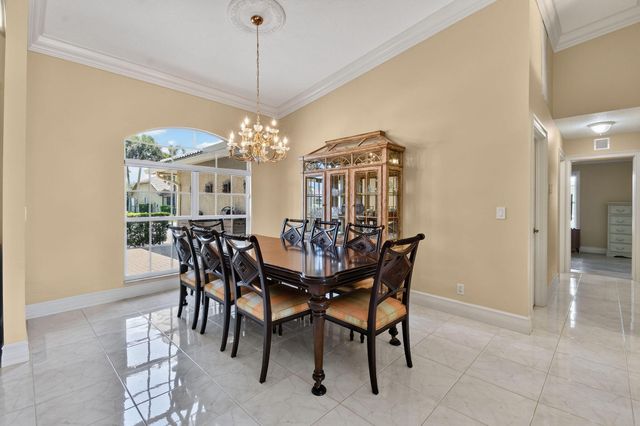 118 Fernwood Crescent, Royal Palm Beach, FL 33411