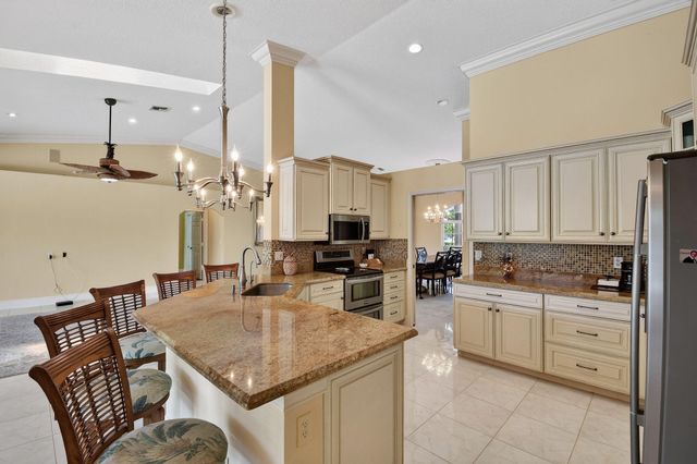 118 Fernwood Crescent, Royal Palm Beach, FL 33411