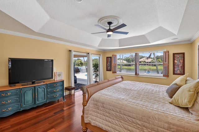 118 Fernwood Crescent, Royal Palm Beach, FL 33411
