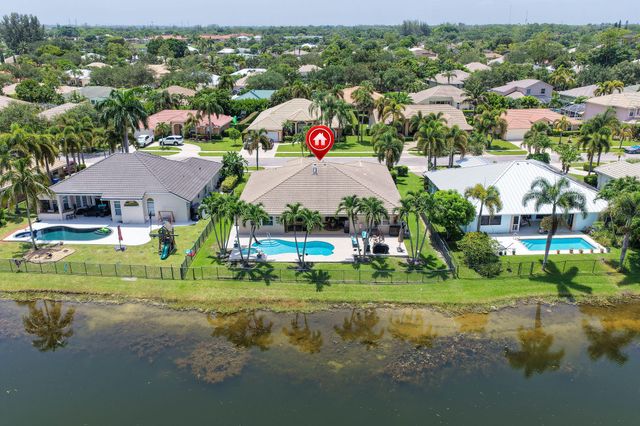 118 Fernwood Crescent, Royal Palm Beach, FL 33411