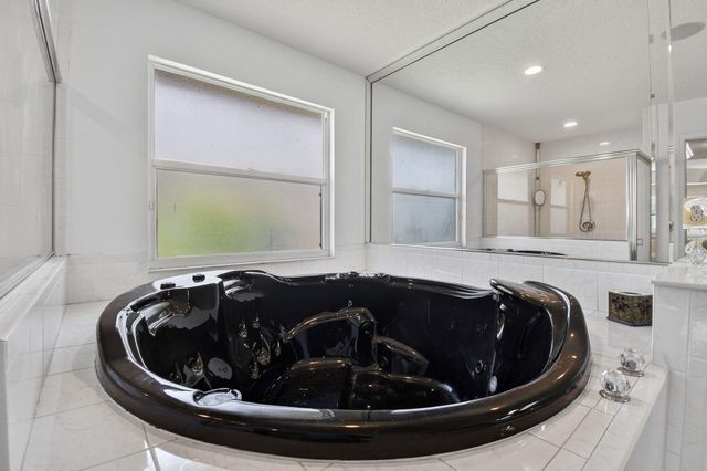 118 Fernwood Crescent, Royal Palm Beach, FL 33411