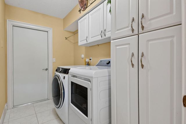 118 Fernwood Crescent, Royal Palm Beach, FL 33411