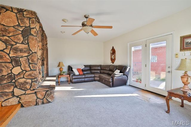 21 Midway Avenue, Cottage Hills, IL 62018