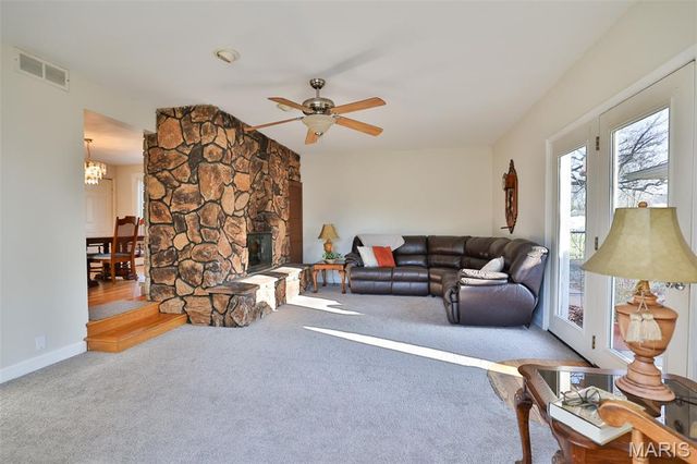 21 Midway Avenue, Cottage Hills, IL 62018