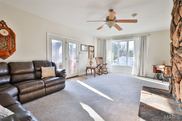 21 Midway Avenue, Cottage Hills, IL 62018