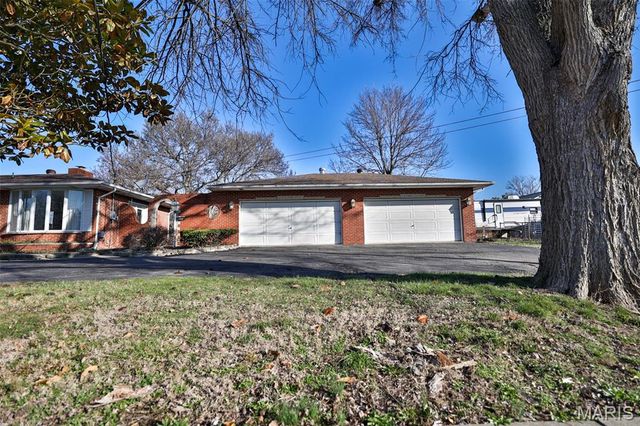 21 Midway Avenue, Cottage Hills, IL 62018