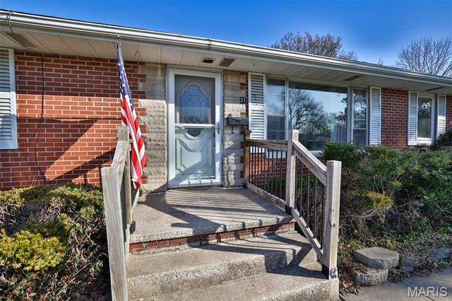 21 Midway Avenue, Cottage Hills, IL 62018