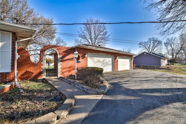 21 Midway Avenue, Cottage Hills, IL 62018