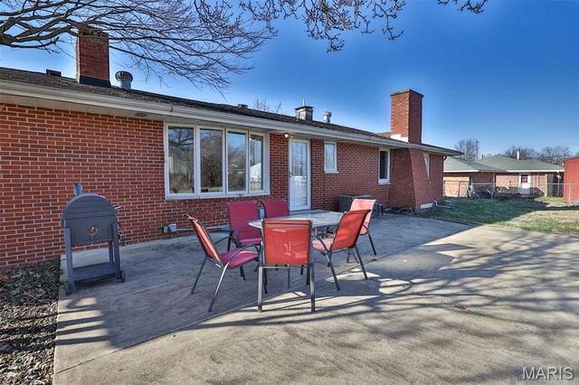 21 Midway Avenue, Cottage Hills, IL 62018