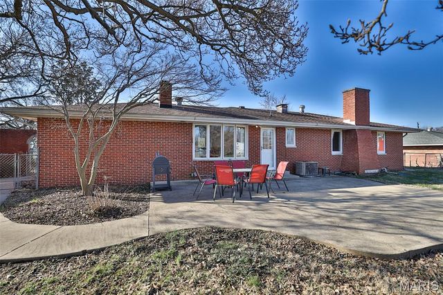 21 Midway Avenue, Cottage Hills, IL 62018