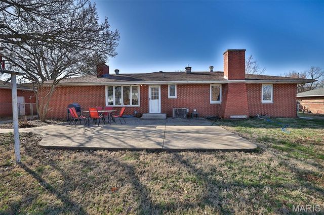 21 Midway Avenue, Cottage Hills, IL 62018