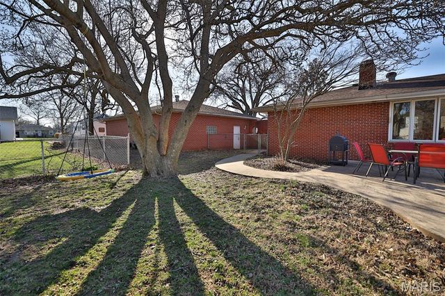 21 Midway Avenue, Cottage Hills, IL 62018