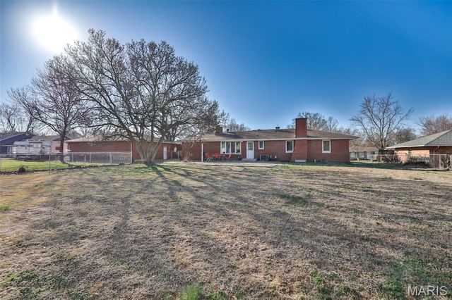 21 Midway Avenue, Cottage Hills, IL 62018