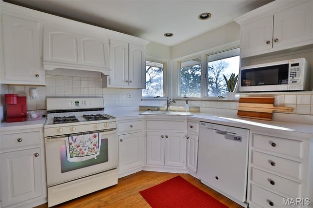 21 Midway Avenue, Cottage Hills, IL 62018