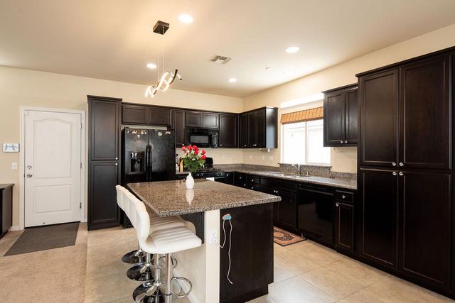 1536 Vandalay Dr, Ceres, CA 95307