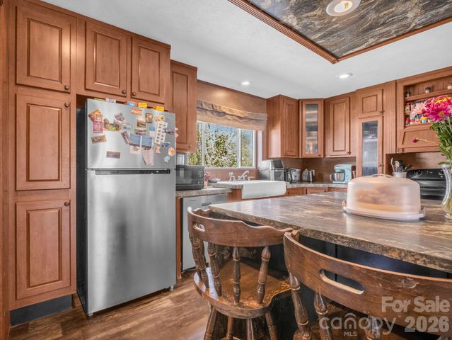 120 Quiet Stream Lane, Hendersonville, NC 28791