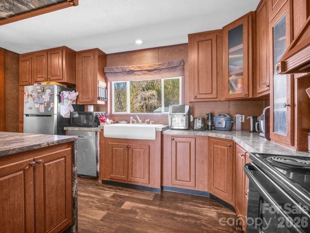 120 Quiet Stream Lane, Hendersonville, NC 28791
