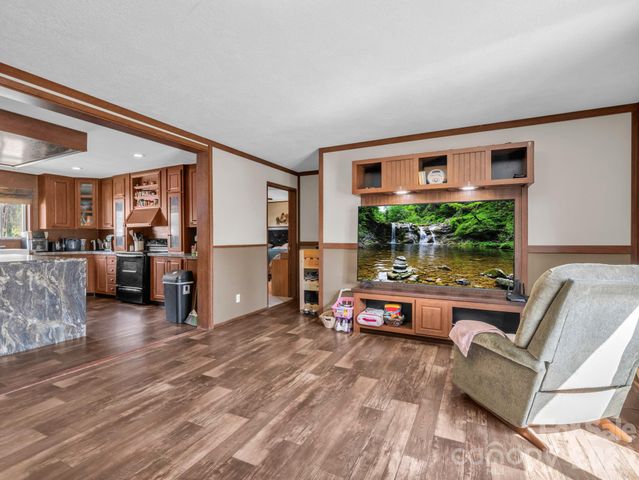 120 Quiet Stream Lane, Hendersonville, NC 28791