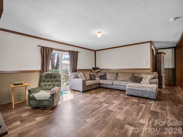 120 Quiet Stream Lane, Hendersonville, NC 28791