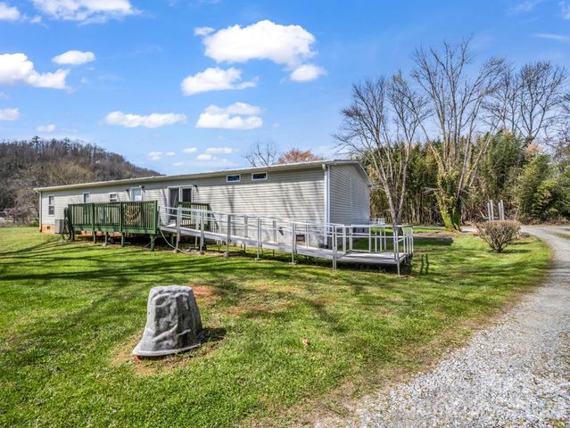 120 Quiet Stream Lane, Hendersonville, NC 28791