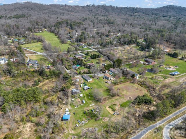 120 Quiet Stream Lane, Hendersonville, NC 28791