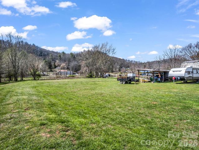 120 Quiet Stream Lane, Hendersonville, NC 28791