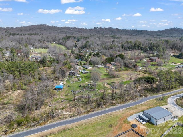 120 Quiet Stream Lane, Hendersonville, NC 28791