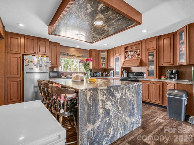 120 Quiet Stream Lane, Hendersonville, NC 28791