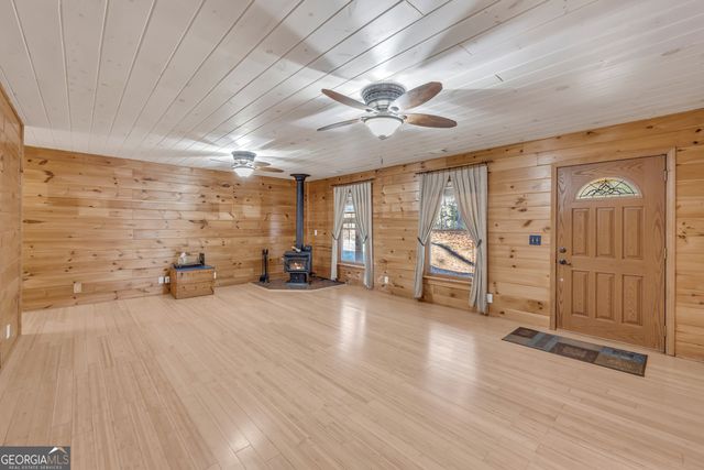 215 Stonehedge Drive, Clarkesville, GA 30523