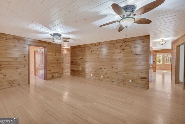 215 Stonehedge Drive, Clarkesville, GA 30523