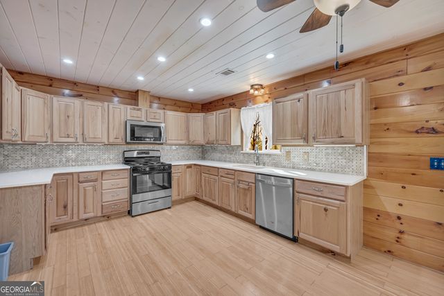 215 Stonehedge Drive, Clarkesville, GA 30523