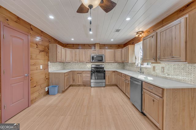 215 Stonehedge Drive, Clarkesville, GA 30523