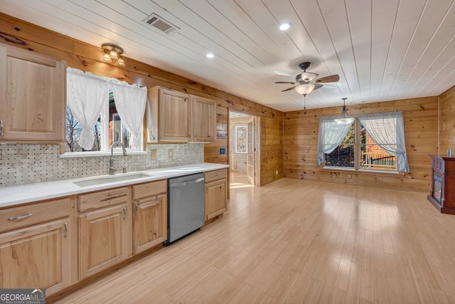 215 Stonehedge Drive, Clarkesville, GA 30523