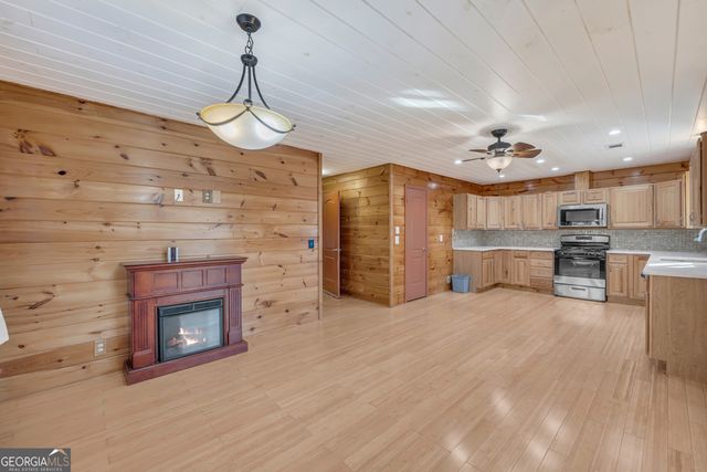 215 Stonehedge Drive, Clarkesville, GA 30523