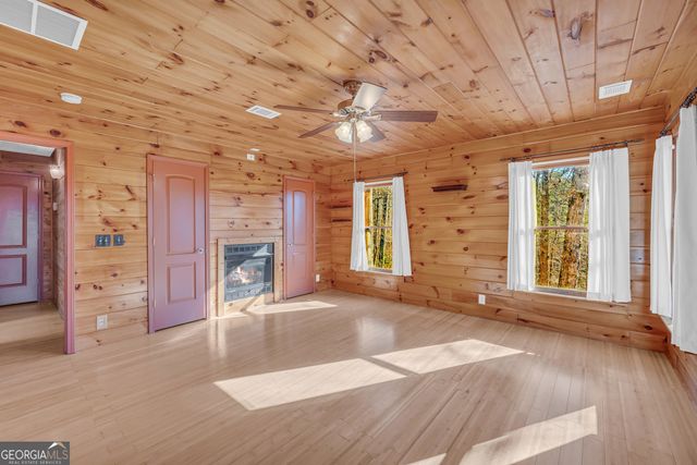 215 Stonehedge Drive, Clarkesville, GA 30523