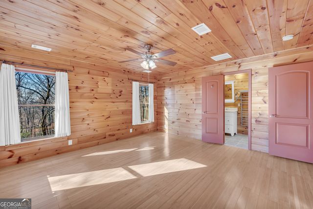 215 Stonehedge Drive, Clarkesville, GA 30523