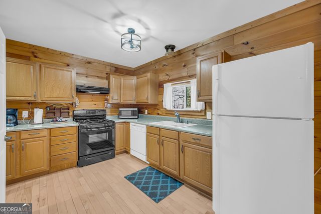 215 Stonehedge Drive, Clarkesville, GA 30523