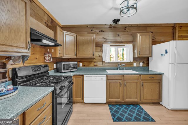 215 Stonehedge Drive, Clarkesville, GA 30523