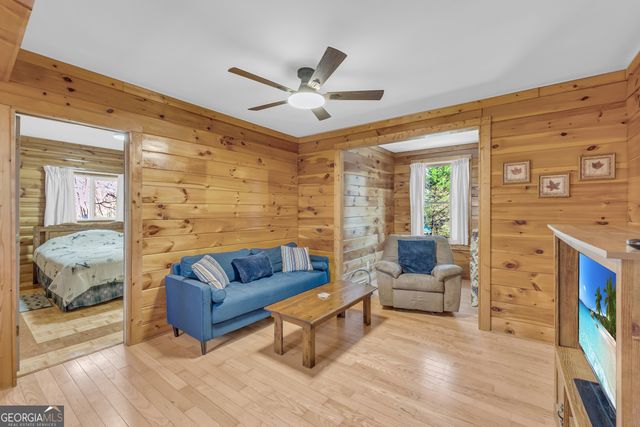 215 Stonehedge Drive, Clarkesville, GA 30523