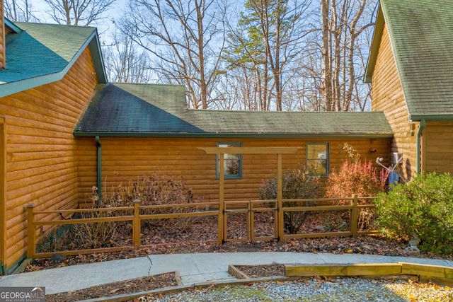 215 Stonehedge Drive, Clarkesville, GA 30523