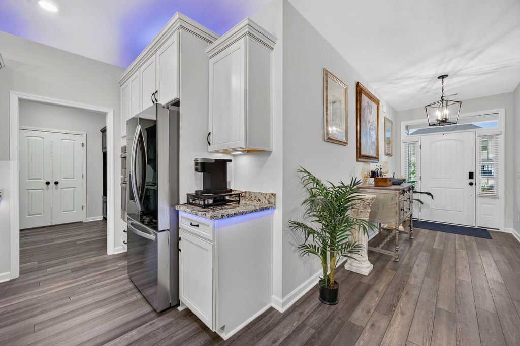 Image 12 of property listing at 412 Rowley Lane, Summerville, SC 29486