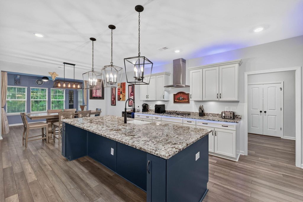 Image 13 of property listing at 412 Rowley Lane, Summerville, SC 29486