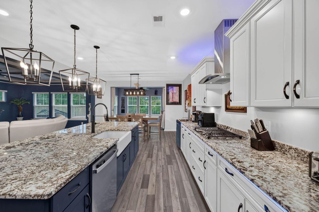 Image 15 of property listing at 412 Rowley Lane, Summerville, SC 29486