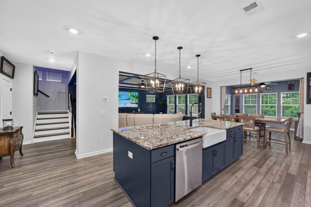 Image 16 of property listing at 412 Rowley Lane, Summerville, SC 29486