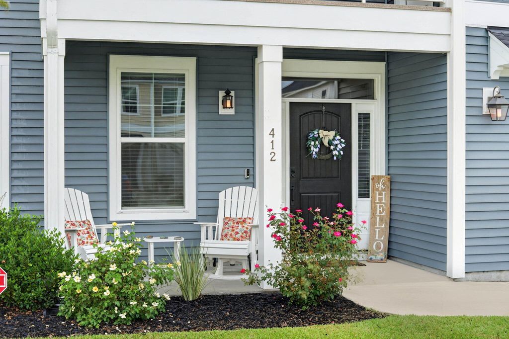 Image 5 of property listing at 412 Rowley Lane, Summerville, SC 29486