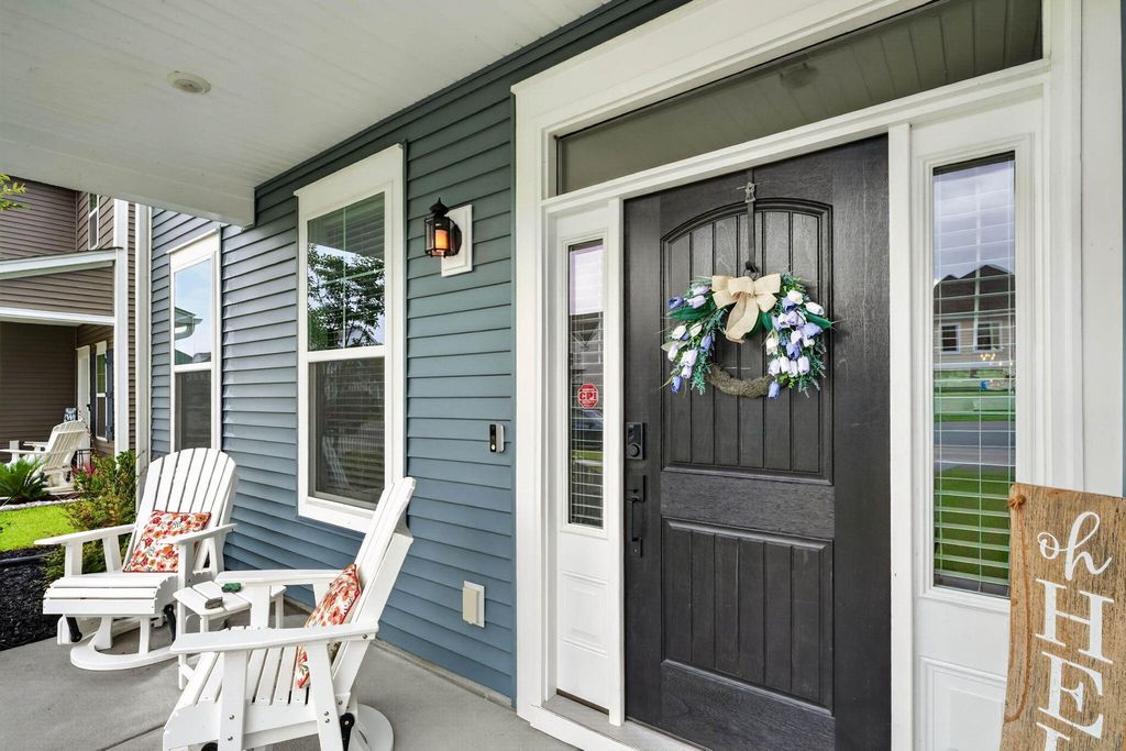 Image 6 of property listing at 412 Rowley Lane, Summerville, SC 29486