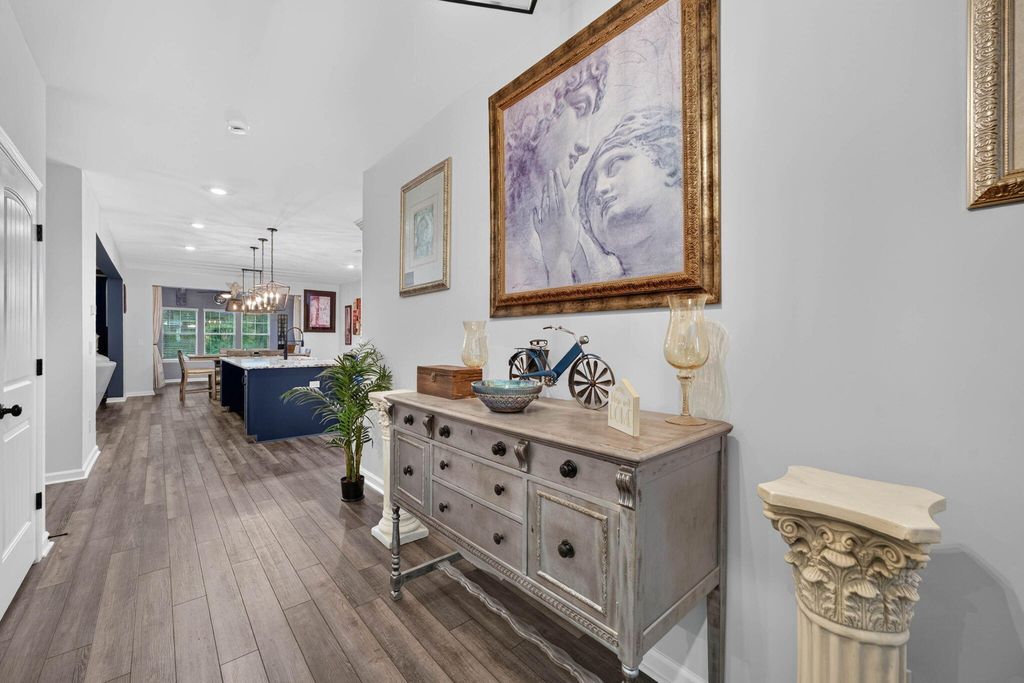 Image 7 of property listing at 412 Rowley Lane, Summerville, SC 29486