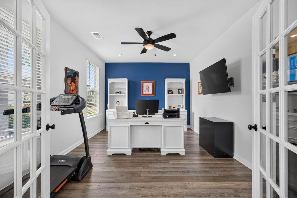 Image 9 of property listing at 412 Rowley Lane, Summerville, SC 29486