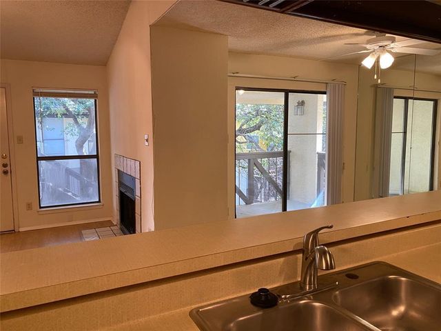 806 W 24th ST 306, Austin, TX 78705